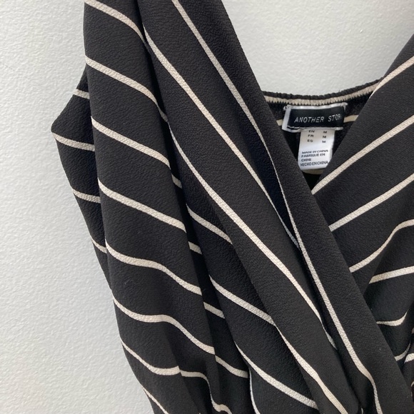 Black with white stripes jumpsuit with wide legs and belt. Size medium - Picture 3 of 8